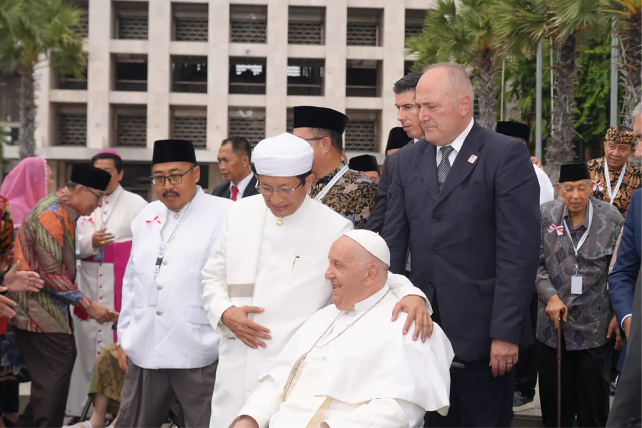 Membaca Fratelli Tutti Karya Paus Fransiskus dari Jarak Dekat