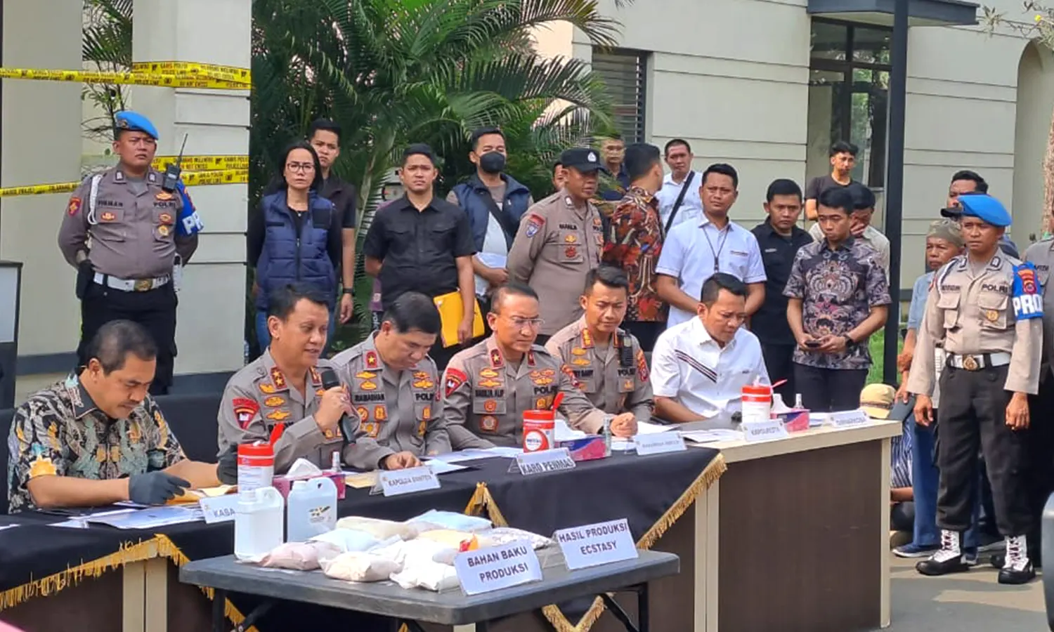 Polisi Tangkap Dua Pelaku Pembuatan Pil Ekstasi di Perumahan Tangerang, Bahan Baku dari Luar Negeri