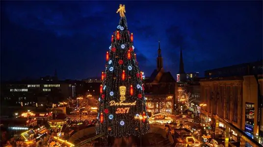 7 Pohon Natal Tertinggi di Dunia