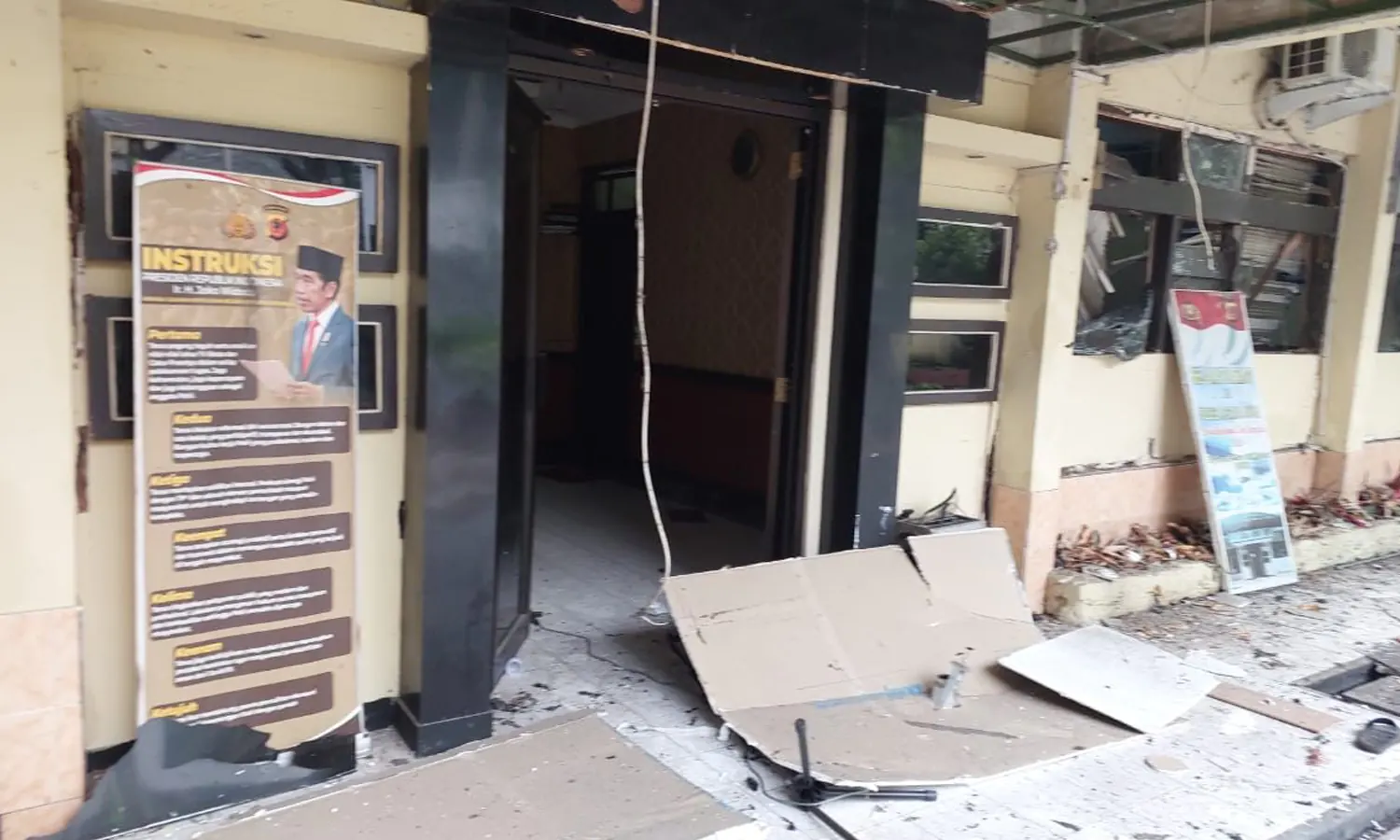 Densus 88 Lakukan Olah TKP di Polsek Astana Anyar, usai Ledakan Bom Bunuh Diri