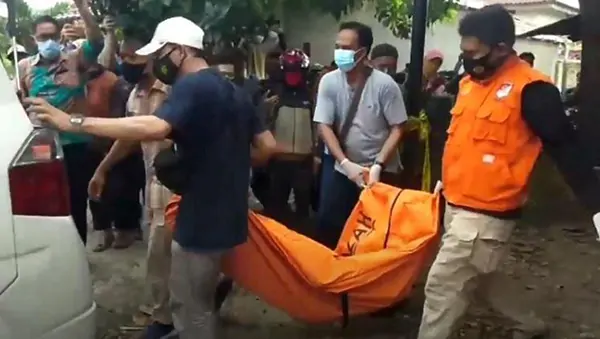 Wanita Seksi Diduga PSK Tewas Dengan Leher Nyaris Putus