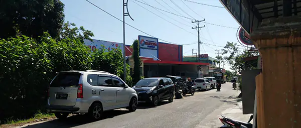 Warga Keluhkan Parkir Semrawut RS Rasyida 