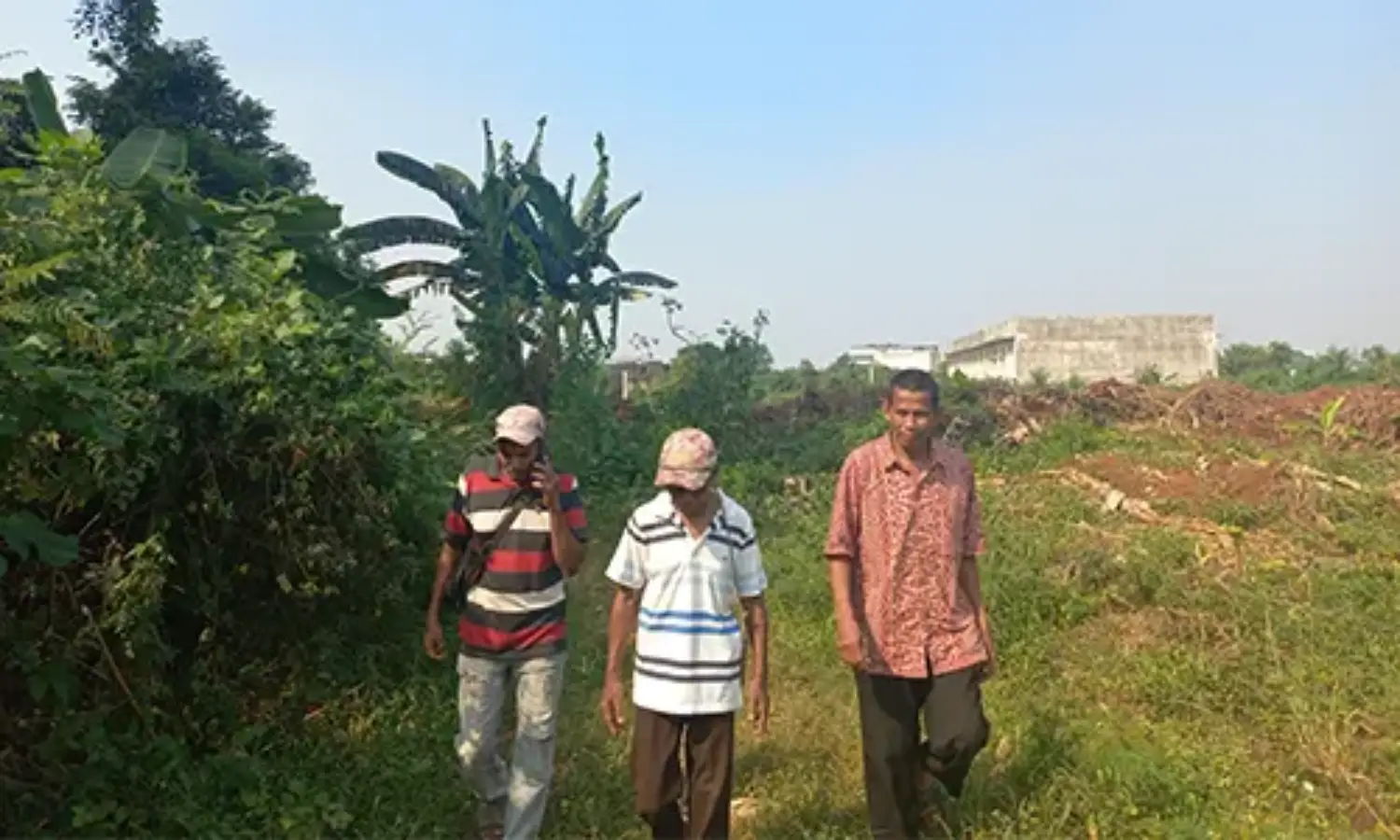 Buntut Sengketa Lahan dengan UIII, Ratusan Aparat Datangi Kampung Bulak