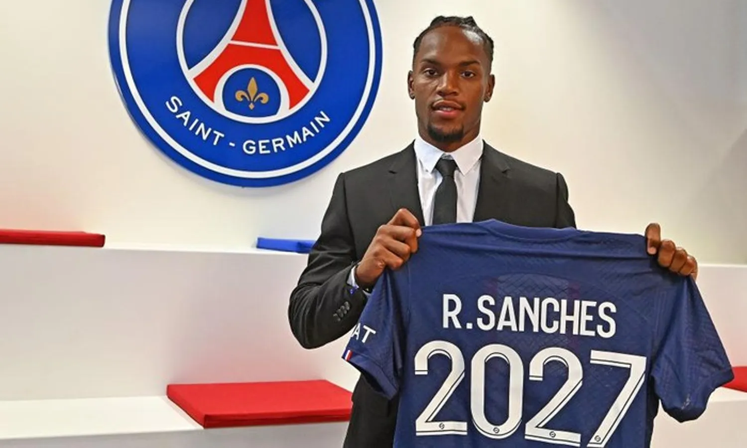 Resmi! Paris Saint-Germain Rekrut Renato Sanches