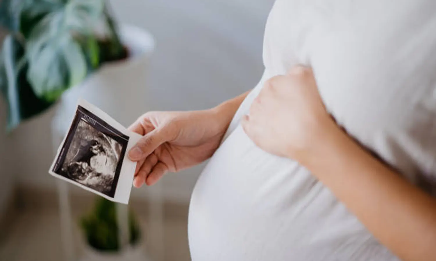 Atasi Resesi Sex, China Berniat Bantu Wanita Lajang Hamil dengan IVF
