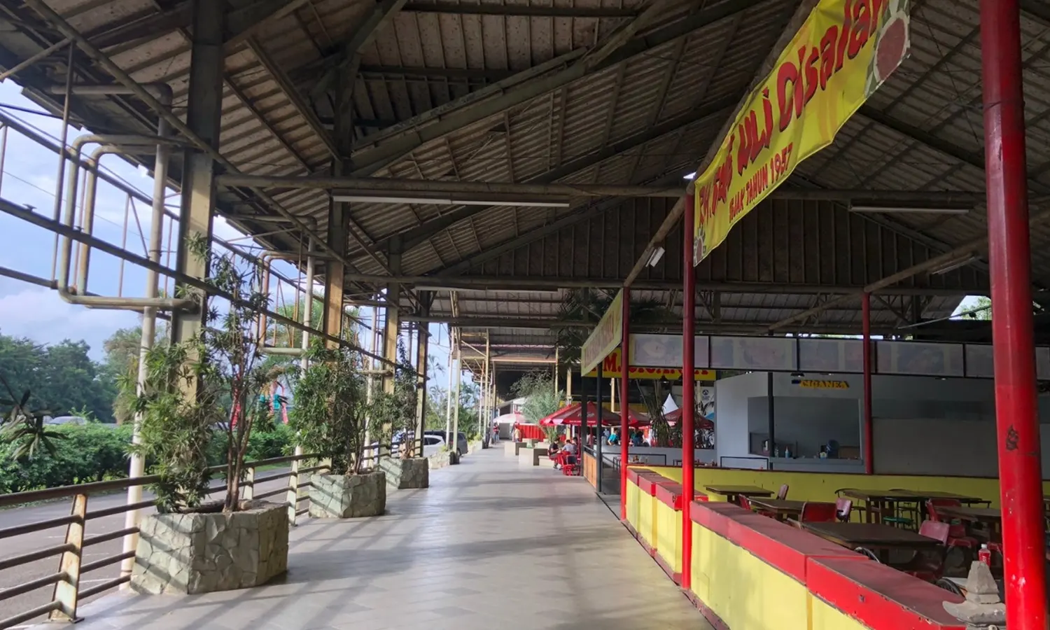 Suasana di Rest Area KM 35 Tol Arah Bogor Masih Sepi Saat Natal 2022