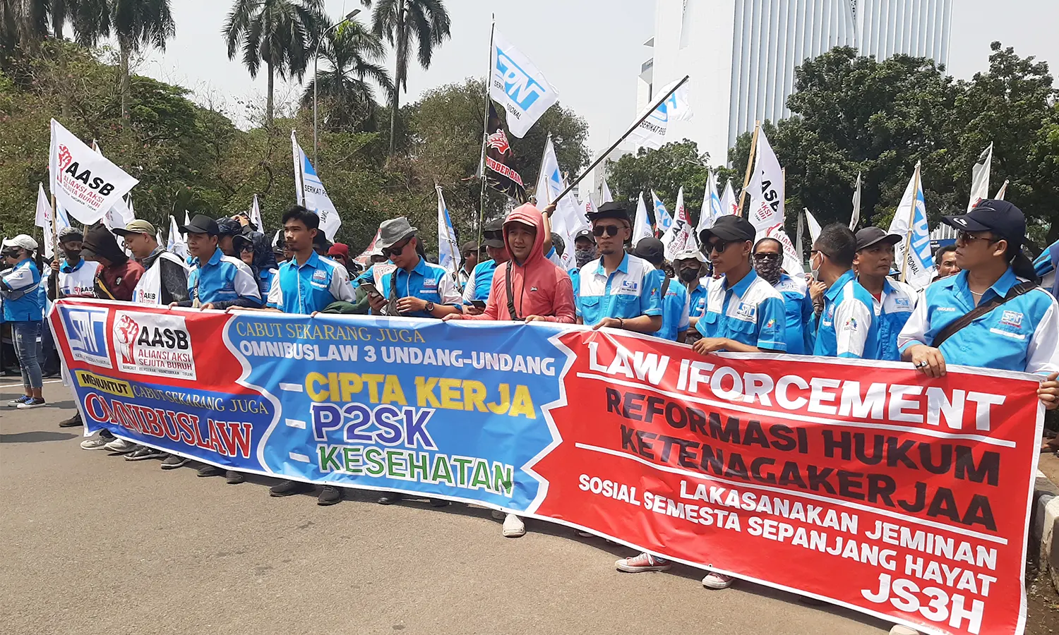 Puluhan Ribu Buruh Siap Kawal Sidang Putusan Judicial Review UU Cipta Kerja