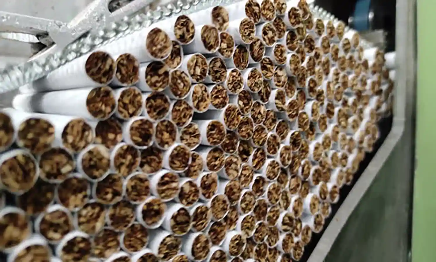 Resmi Naik, Ini Daftar Harga Rokok Tembakau dan Elektrik 2024