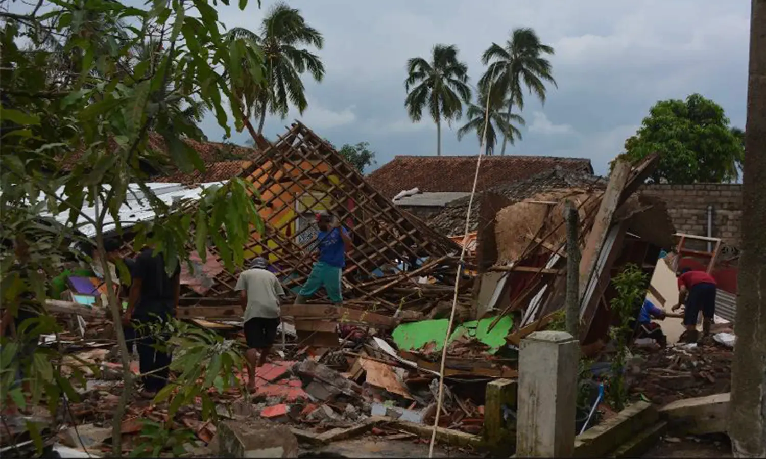 Angin Puting Beliung Rusak Ratusan Rumah Warga di Madiun