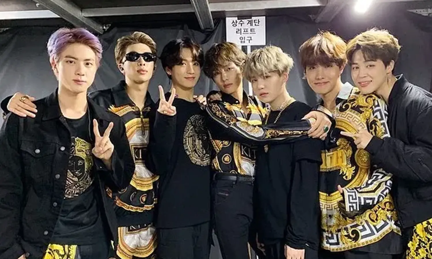 Sisi Negatif dan Positif Kpopers: Mereka itu Freak!, Punya Dunianya Sendiri dan Cenderung Halu..
