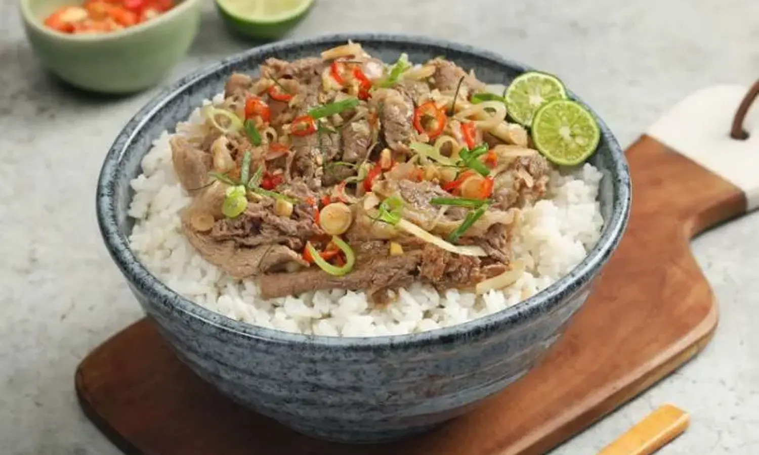 Resep Bowl Beef Sambal Matah, Inspirasi Menu Kekinian di Rumah