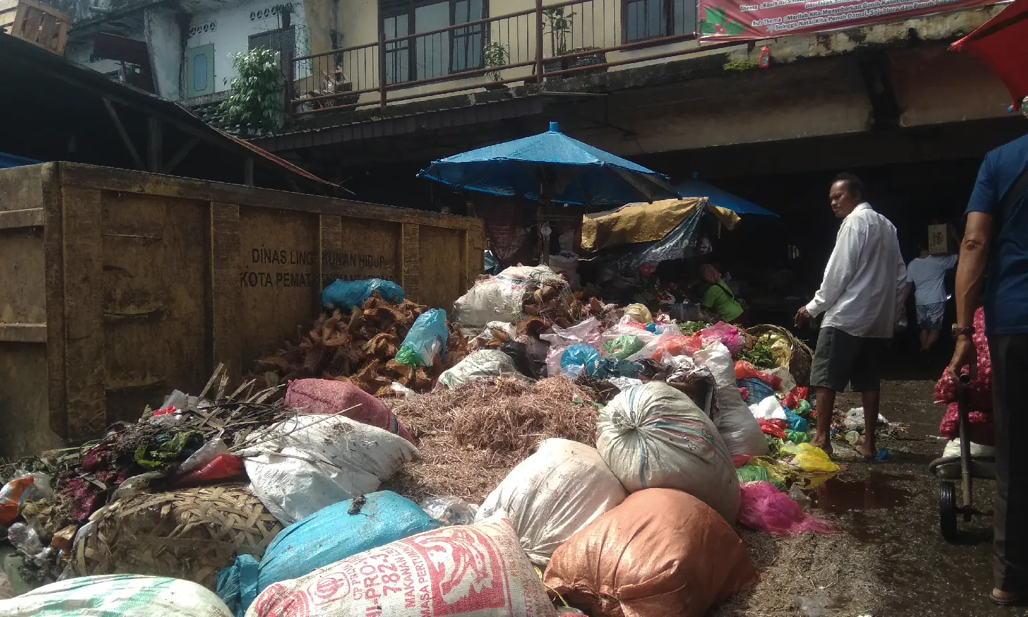 Saling Tuduh, Tumpukan Sampah di Pasar Dwikora Pematang Siantar Tanggung Jawab Siapa?