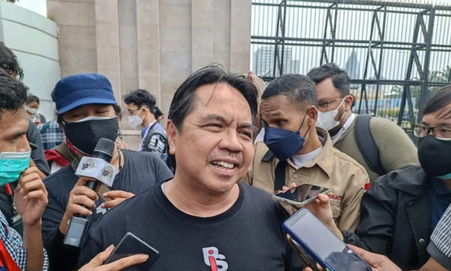 Sayembara Tangkap Pelaku Pelucut Celana Ade Armando Berhadiah Rp 50 Juta, Berminat Ikut?