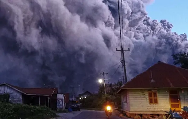Hari Ini Gunung Sinabung Kembali Erupsi