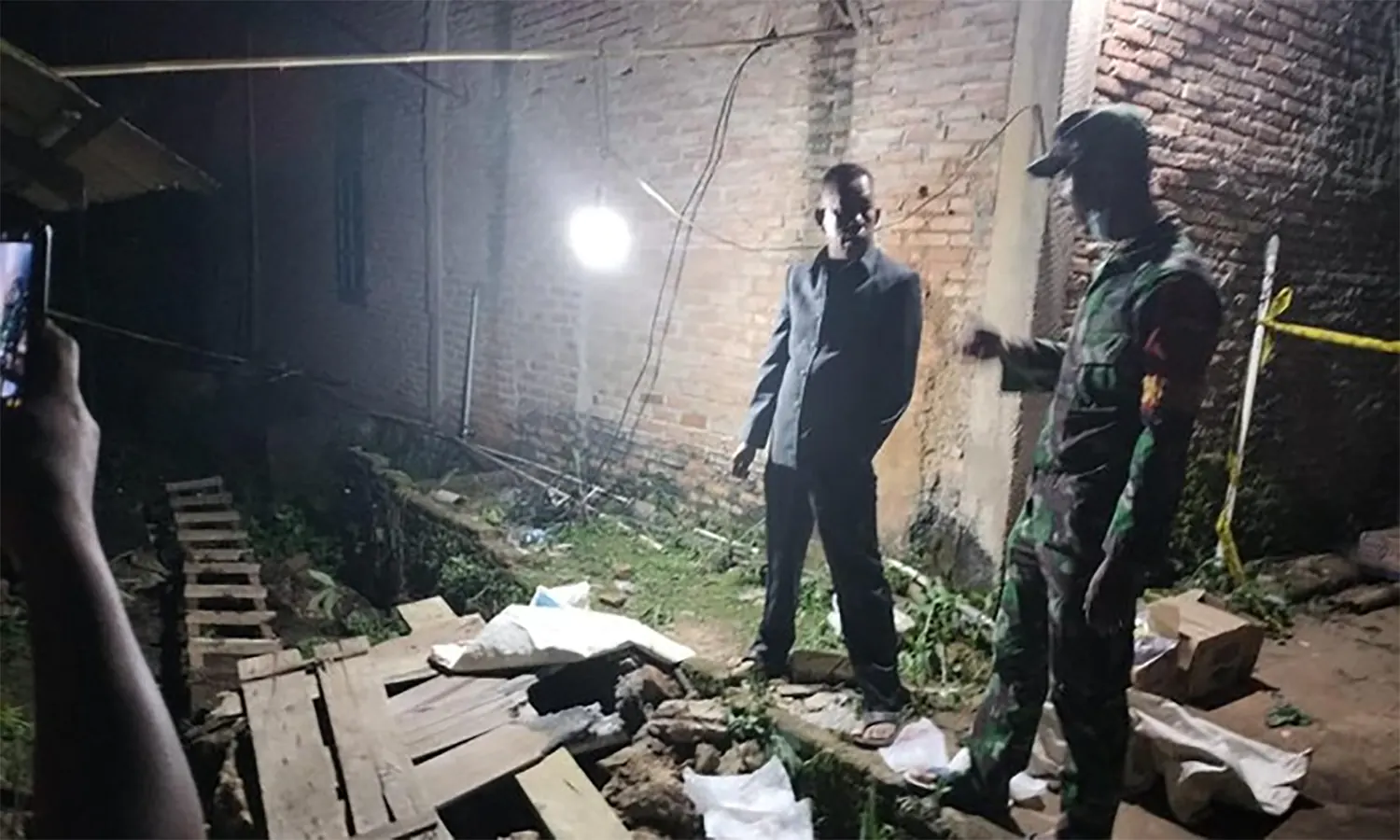 Dikabarkan Hilang, Mayat Satu Keluarga di Lampung Ditemukan dalam Septic Tank