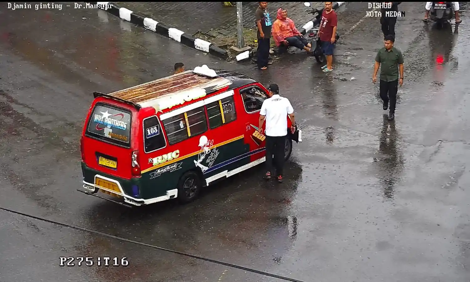 Wali Kota Medan Marahi Sopir Angkot yang Menerobos Lampu Merah Hingga Tabrak Pengendara Motor