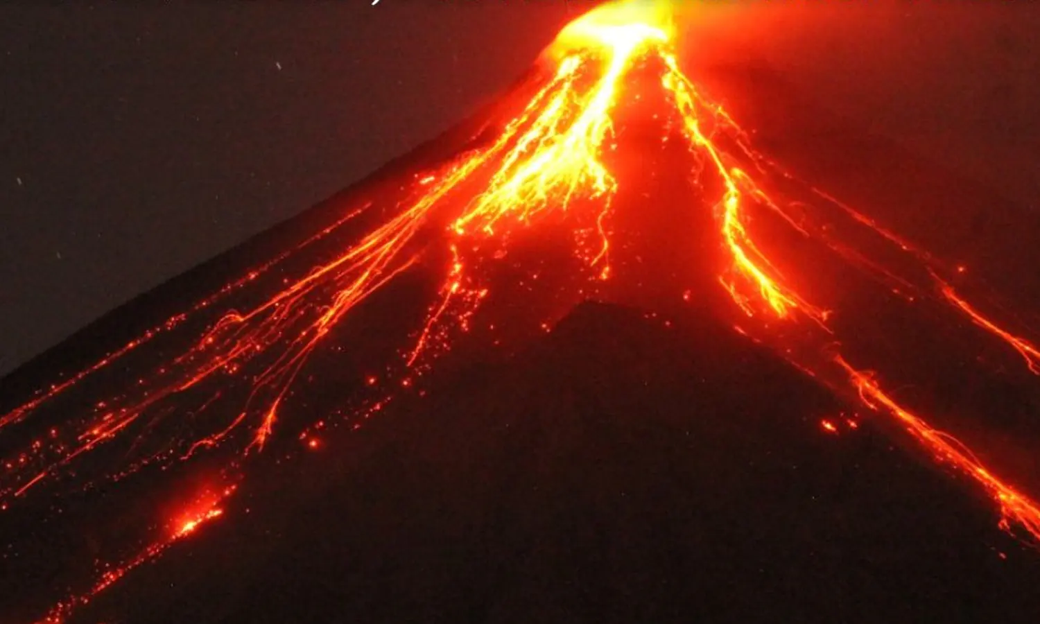 Gunung Karangetang Naik Status dari Waspada jadi Siaga, Warga Dilarang Beraktivitas di Radius 2,5 KM dari Kawah