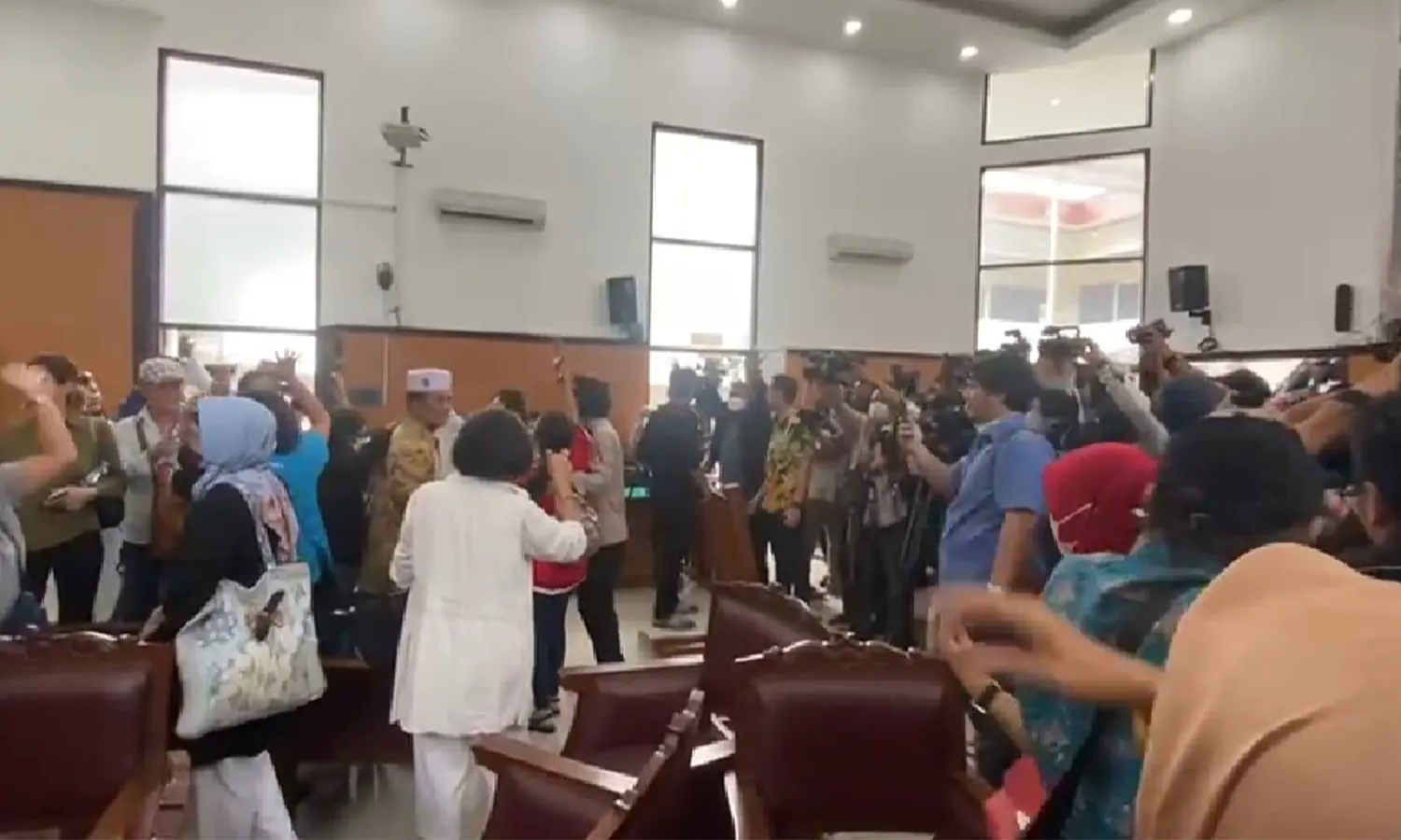 PN Jaksel sebut Robohnya Pembatas Ruang Sidang karena Awak Media