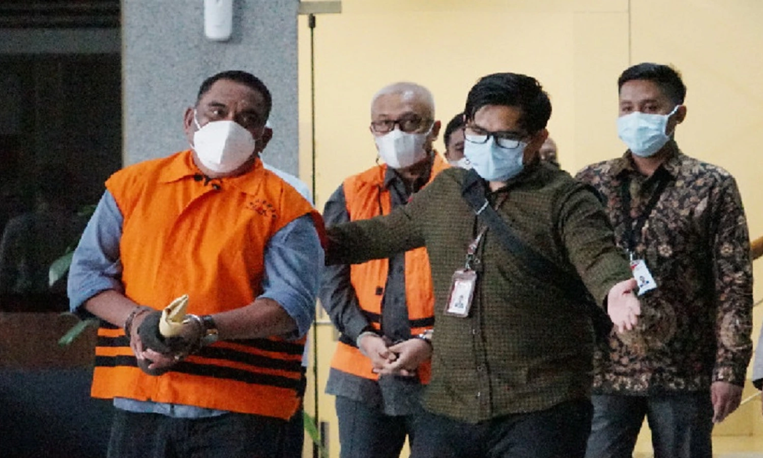 KPK Geledah Rumah Pribadi Mantan Bupati Buru Selatan
