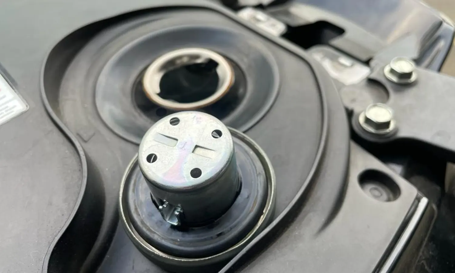 Kenali Penyebab dan Cara Membersihkan Tangki Motor yang Berkarat