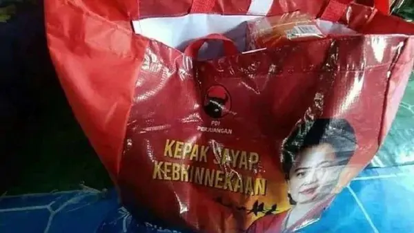 Setelah Baliho, Muncul Foto Tas Sembako Bergambar Puan dan Logo PDIP