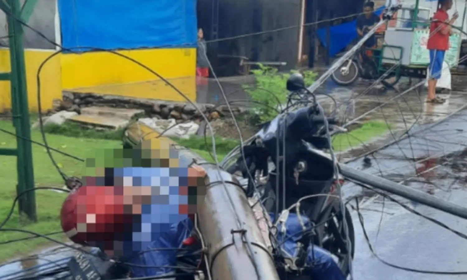 Pemotor di Deli Serdang Tewas Tertimpa Tiang Listrik