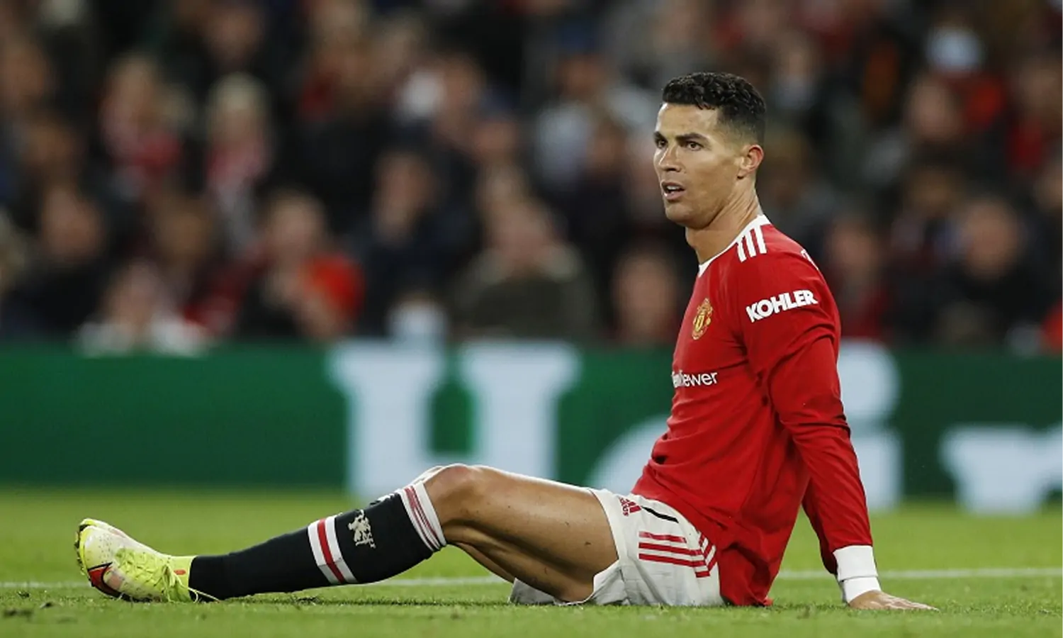Jelang Pertandingan, Cristiano Ronaldo Kena Tilang Saat Makan Siang