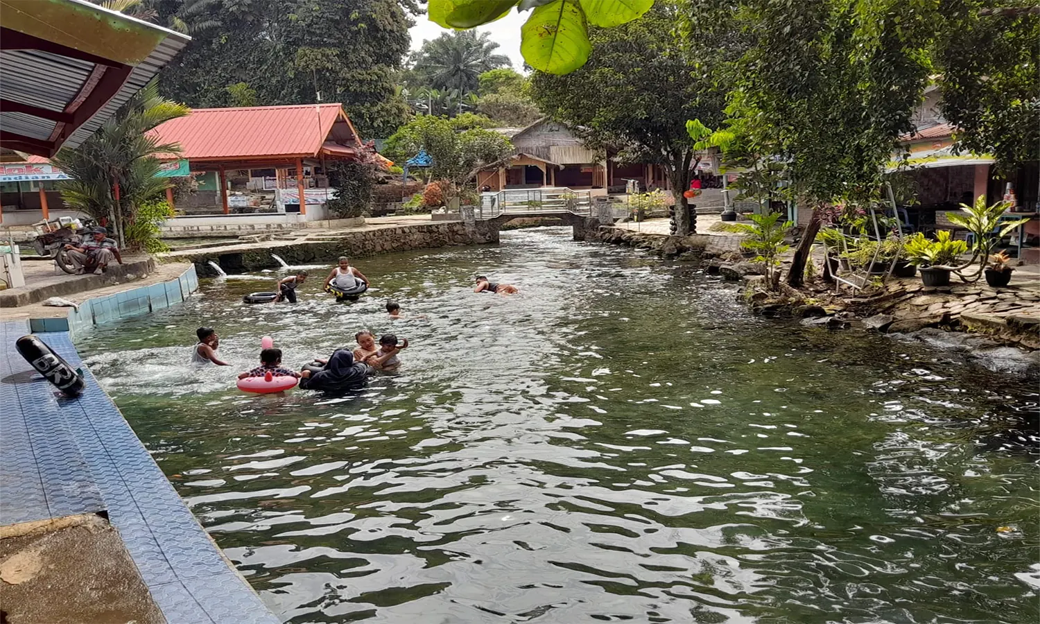 Menikmati Pesona Pemandian Alam Sejuk Mariah Jambi