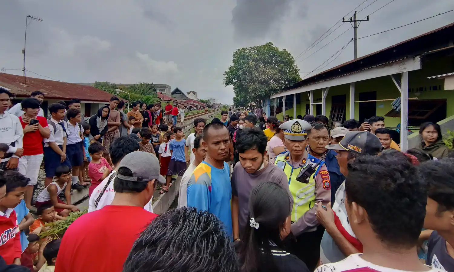 Warga Resah Kecelakaan Sering Terjadi di Perlintasan Kereta Api Jalan Cinta Damai Medan: Tolong Bikin Palang Pak!