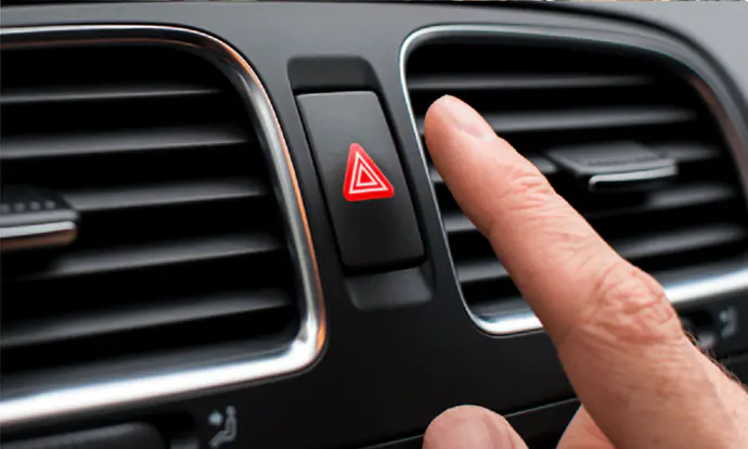 Jangan Sembarangan Nyalakan Lampu Hazard, Penggunaan yang  Tidak Seharusnya Malah Bisa Berakibat Fatal