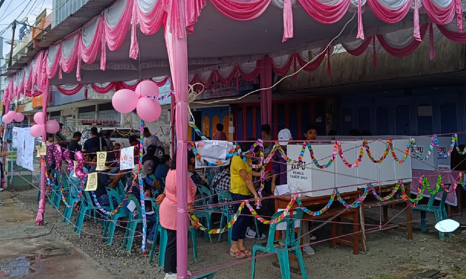 Tema Valentine Day Hiasi TPS 2 Pematangsiantar