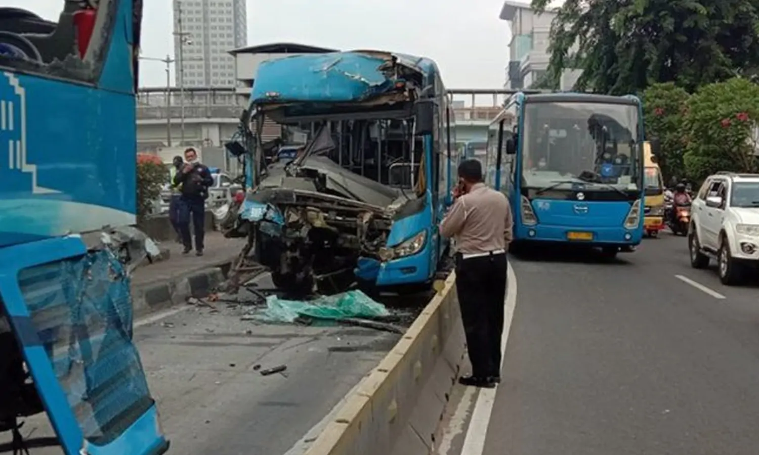 2 Bus TransJakarta Tabrakan, 2 Orang Tewas dan 37 Luka