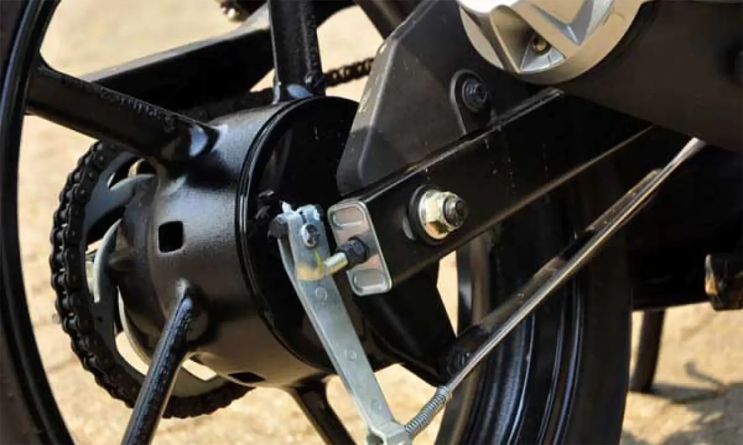 Sepeda Motor Anda Masih Menggunakan Rem Tromol? Begini Cara Merawatnya