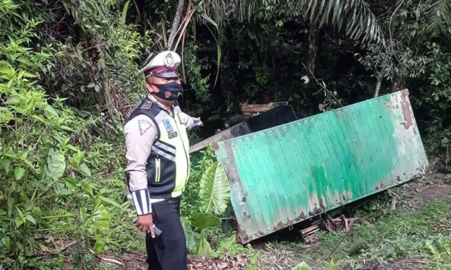 Truk Kontainer Terperosok ke Jurang di Simalungun, Sopir Tewas di Tempat