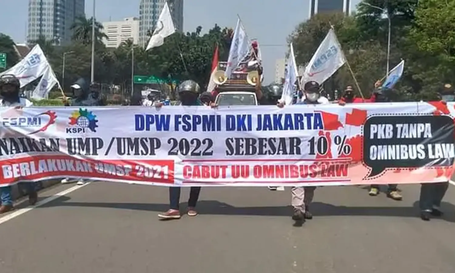 Buruh Indonesia Gelar Demo, Tuntut Kenaikan Upah Minimum