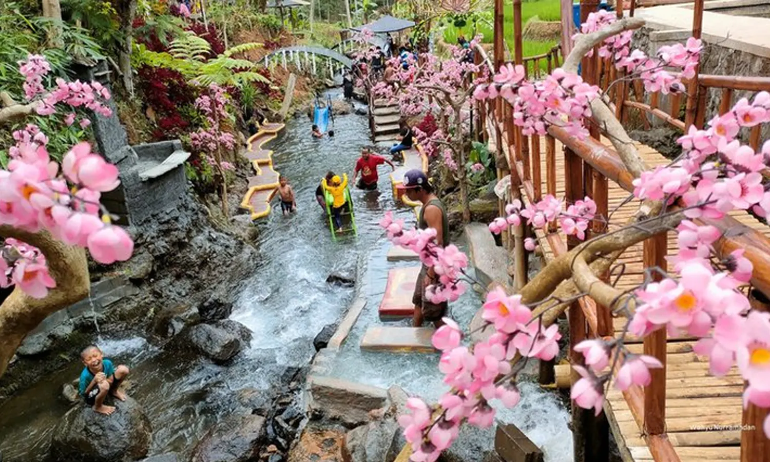 Menikmati Kesegaran Umbulan Tanaka, Wisata ala Jepang di Malang