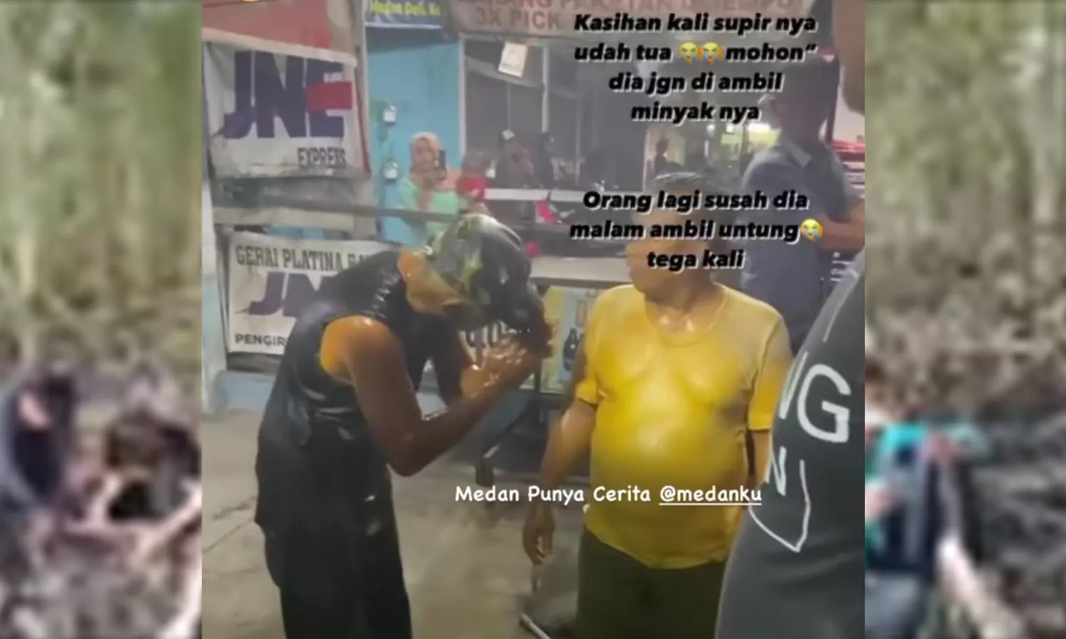 Sopir Truk Tangki Mohon-mohon ke Warga Untuk Tidak Mengambil Minyak yang Tumpah