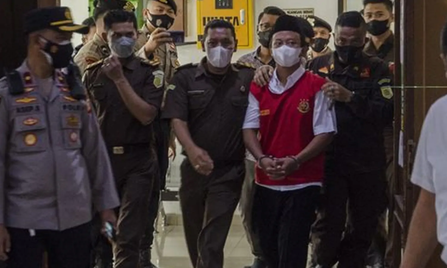 Herry Wirawan Tak Jadi Dihukum Mati, juga Tak Jadi Dikebiri