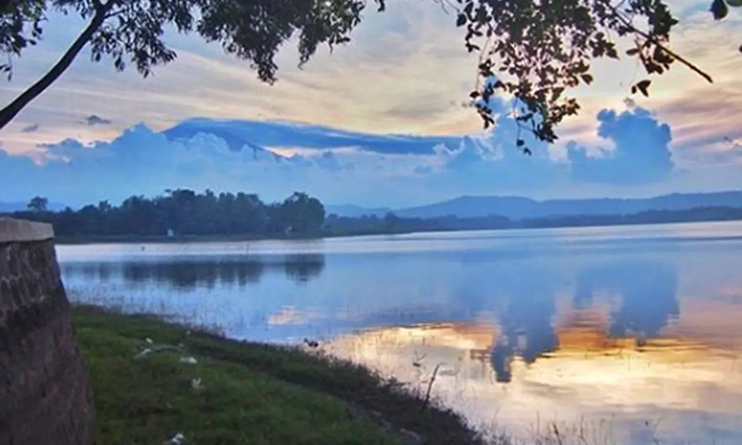 10 Tempat Wisata Alam di Cirebon yang Adem dan Asri, Cocok Untuk Melepas Penat