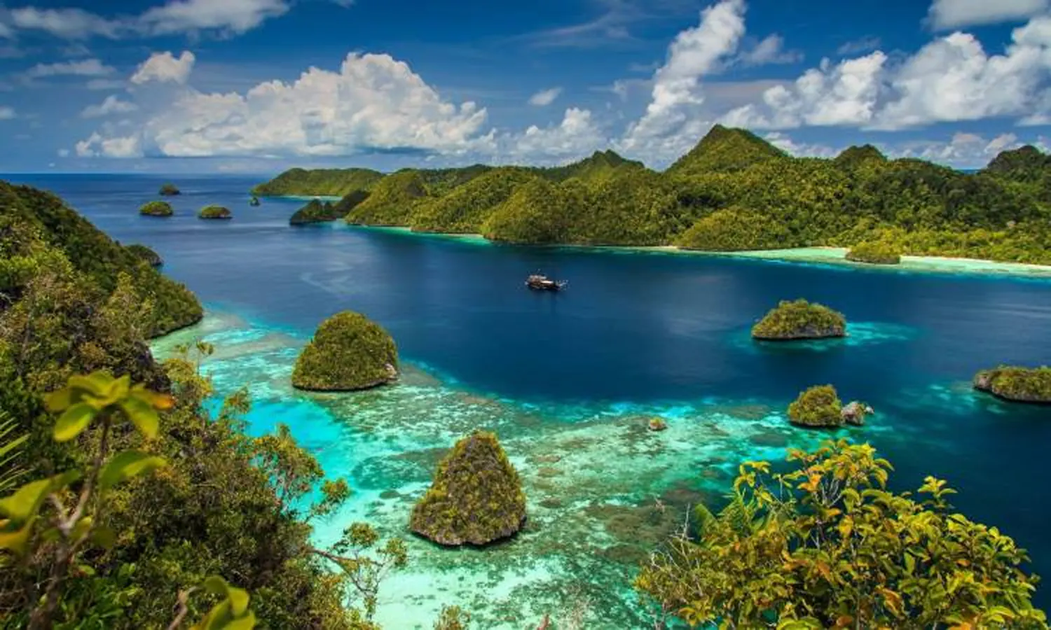 10 Tempat Wisata di Papua Terbaik, Wajib Masuk List Liburan Nataru