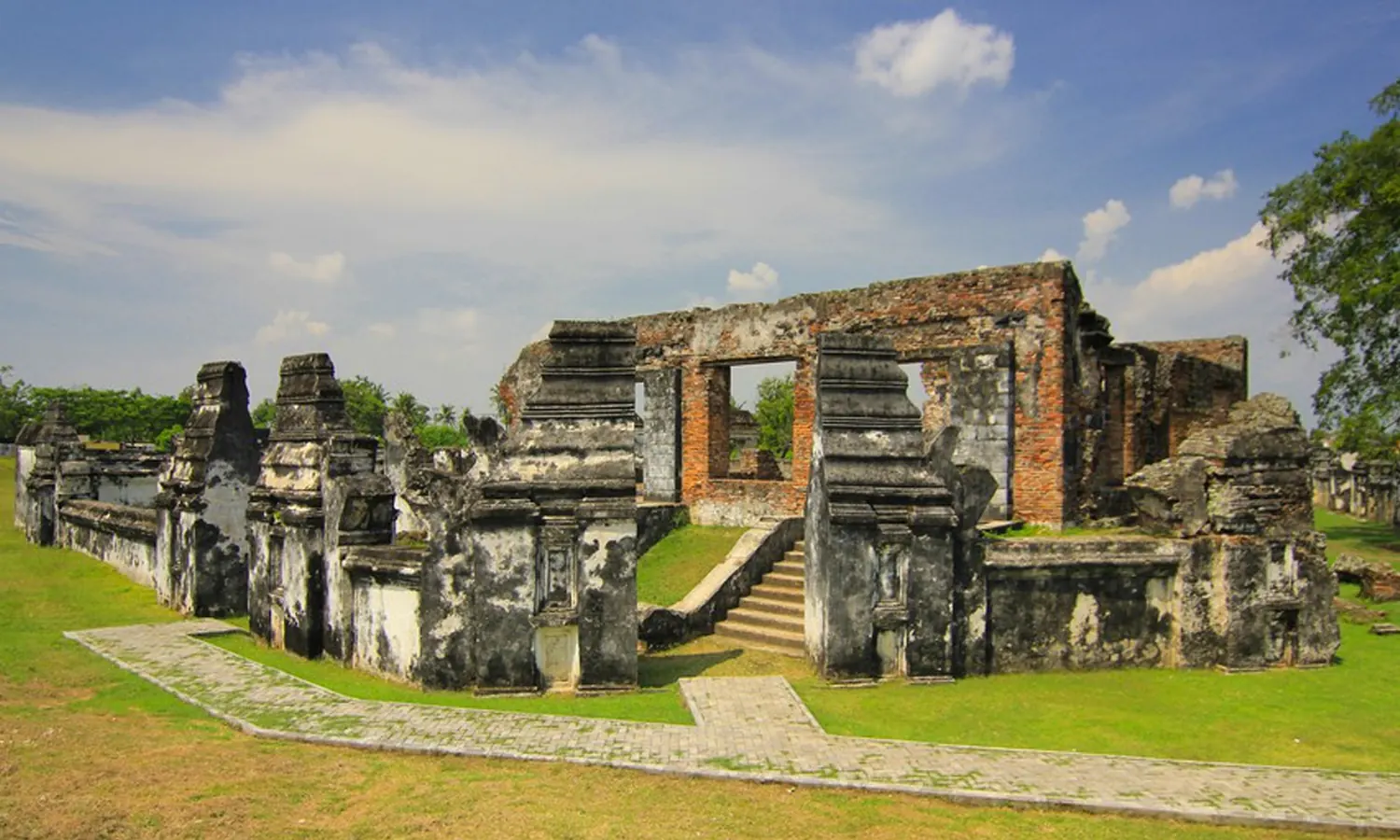 7 Tempat Wisata Bersejarah di Provinsi Banten yang Wajib Dikunjungi