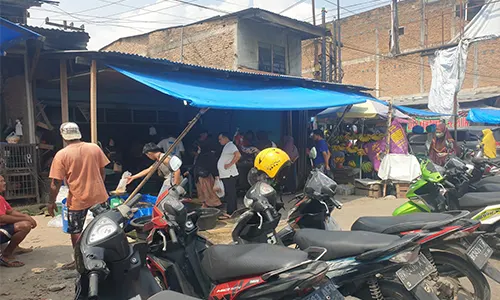 H-1 Lebaran, Pasar Tradisional di Medan Membludak