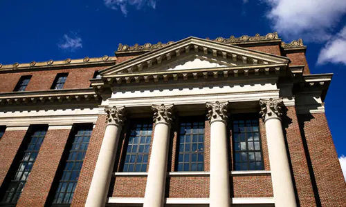 Harvard Gugat Balik Pemerintahan Trump yang Larang Terima Mahasiswa Internasional