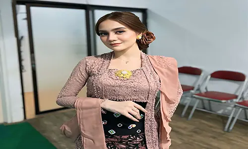 Biodata Irenne Ghea Korban di Acara Komunitas Motor City Bike