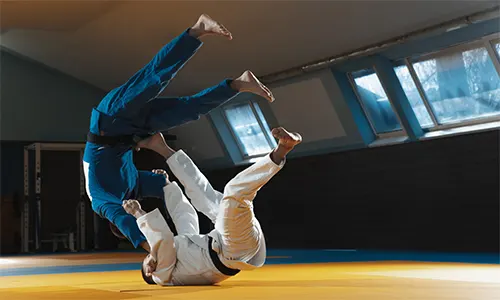 Judo Adalah: Pengertian, Sejarah, Manfaat, Tujuan, Teknik Dasar, dan Peraturannya