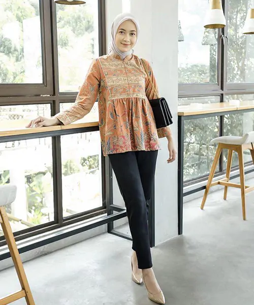 Model Baju Batik Atasan Wanita Kantor