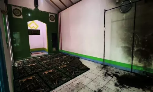 Dalih Usir Nyamuk,  Maling Kotak Amal Bakar Mushola di Tebet