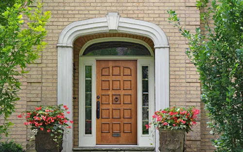 Pintu rumah klasik